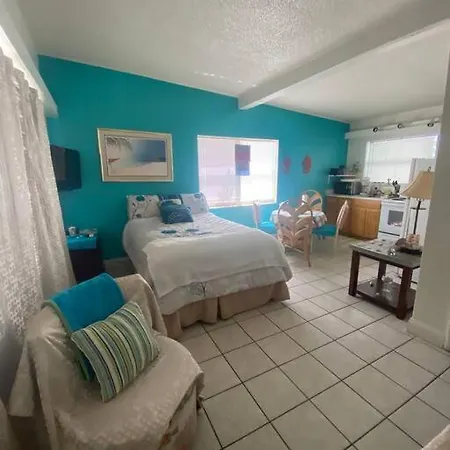 Private Studio 15 -Directly Across From Beach St. Pete Beach Extérieur photo