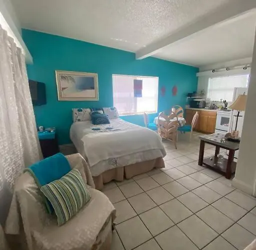 Private Studio 15 -Directly Across From Beach